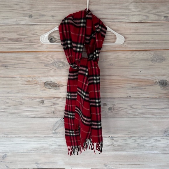 NWOT Burberry Giant Check Cashmere
Scarf $795